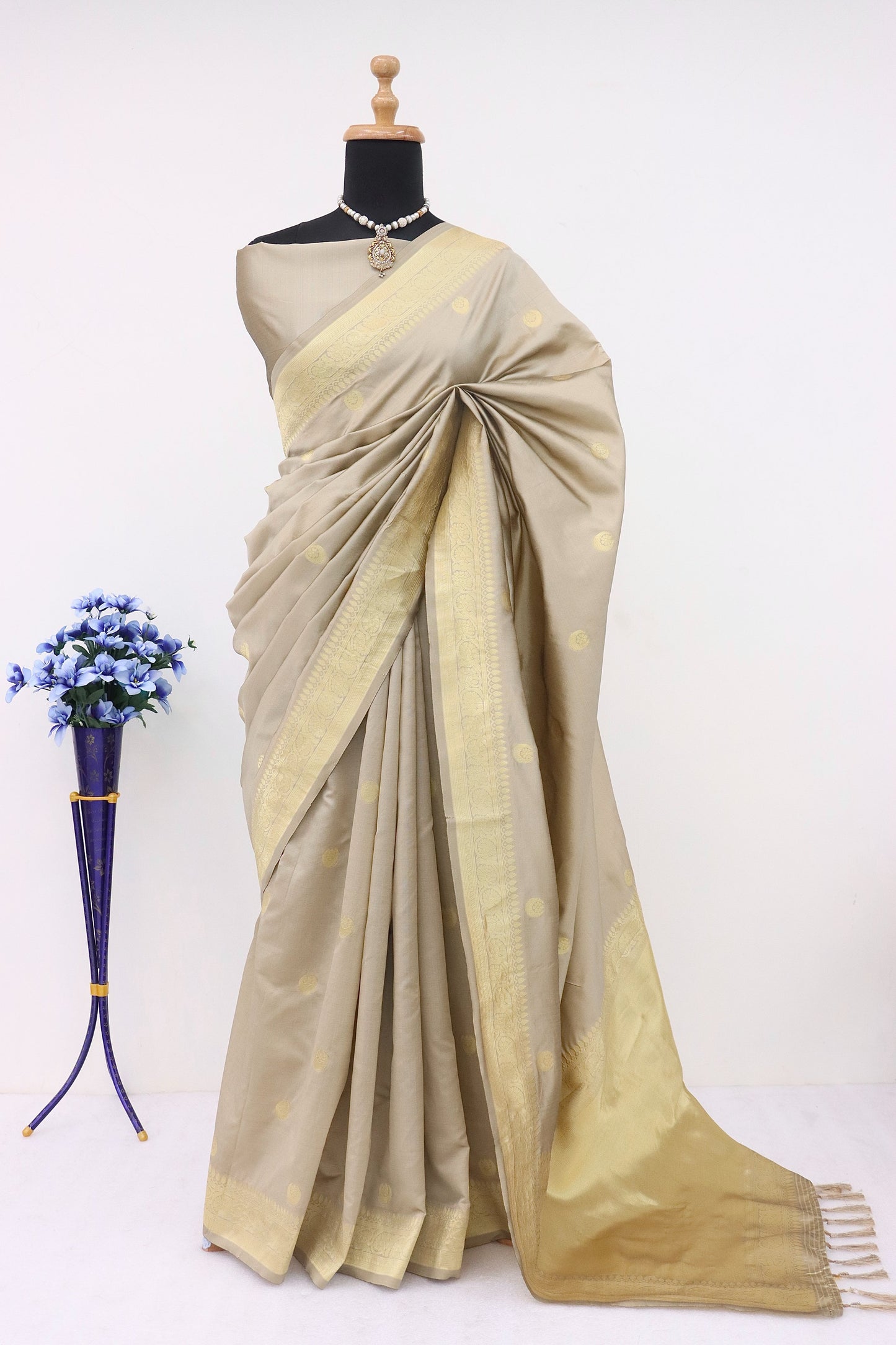 Sonakshi Sinha Inspired 18th Century Chaand Buta Banarasi Silk Saree