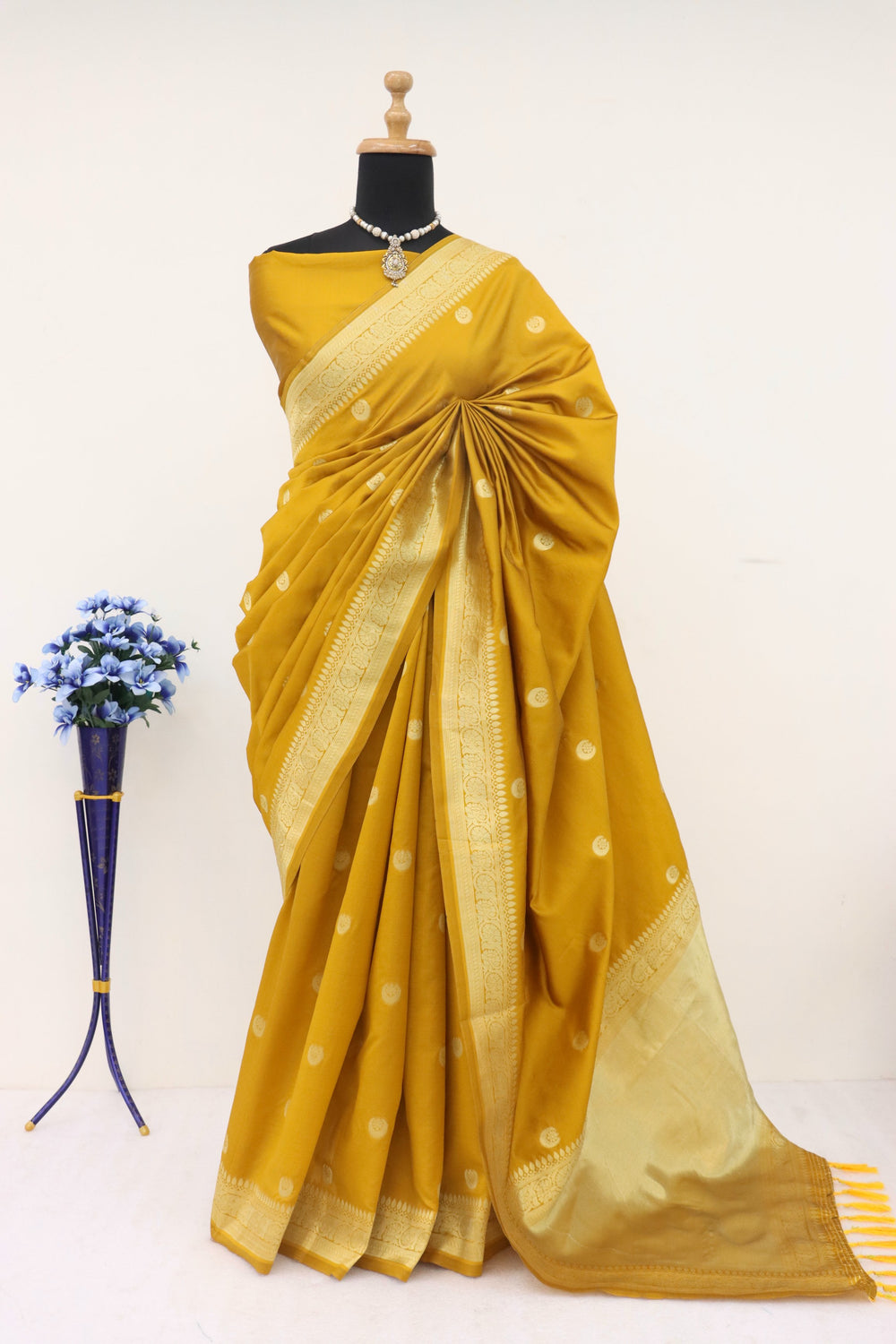 Sonakshi Sinha Inspired 18th Century Chaand Buta Banarasi Silk Saree