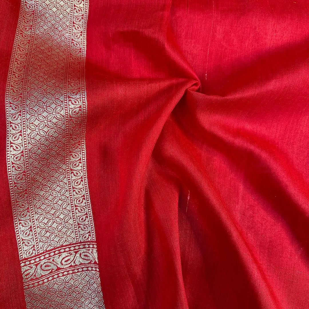 A Bridal Red Exclusive Pure Munga Silk Saree in Golden Zari Weave Floral Jaal Design