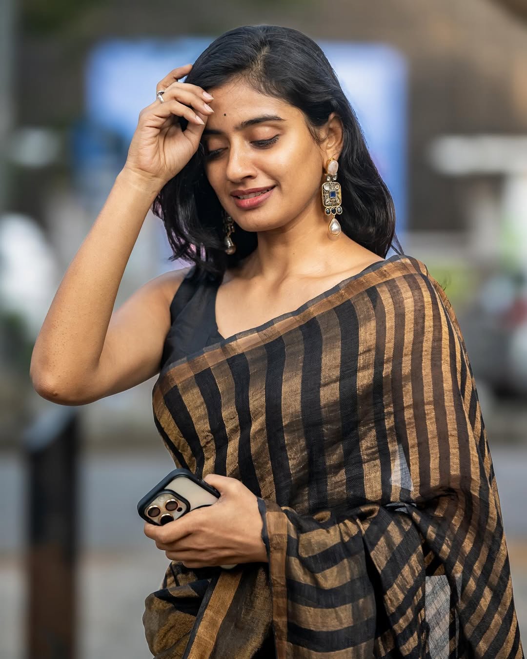 Black and Golden Breathable Pure Linen Tissue Saree with Rich Zari Pallu and Blouse