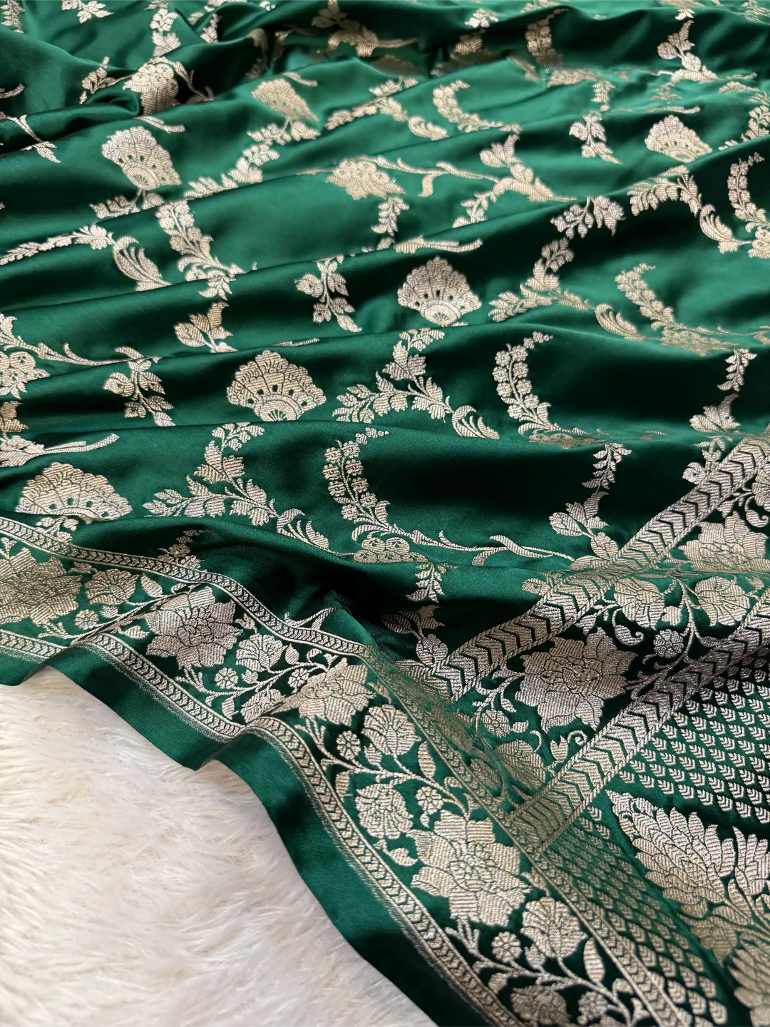 Bottle Green Mashru Katan Silk Floral Jaal Banarasi saree