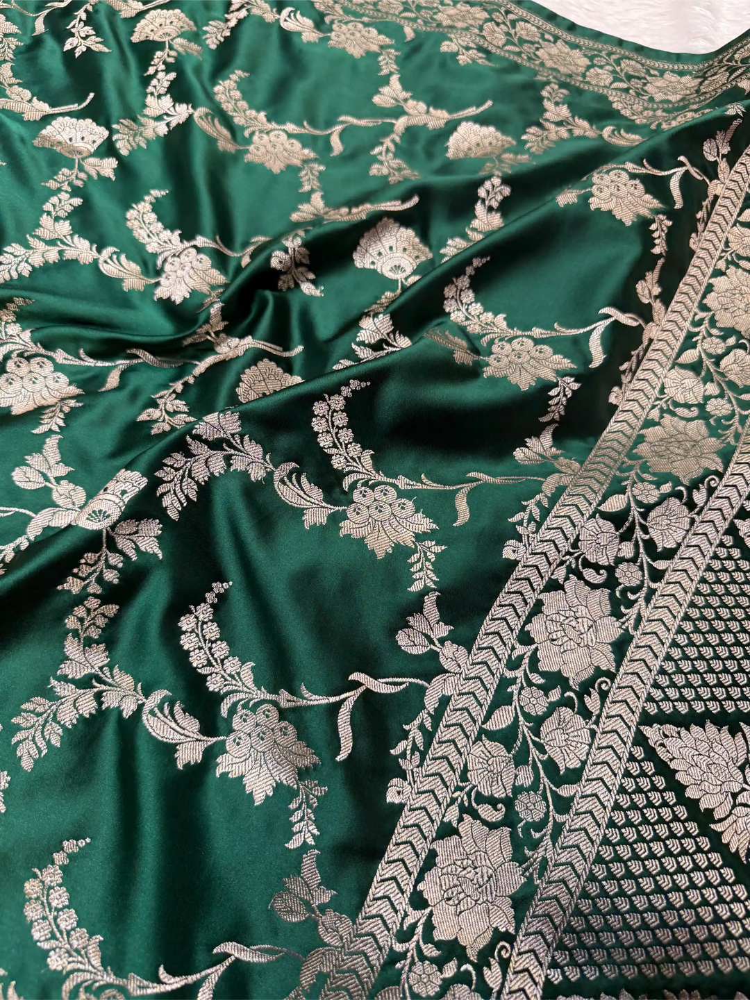 Bottle Green Mashru Katan Silk Floral Jaal Banarasi saree