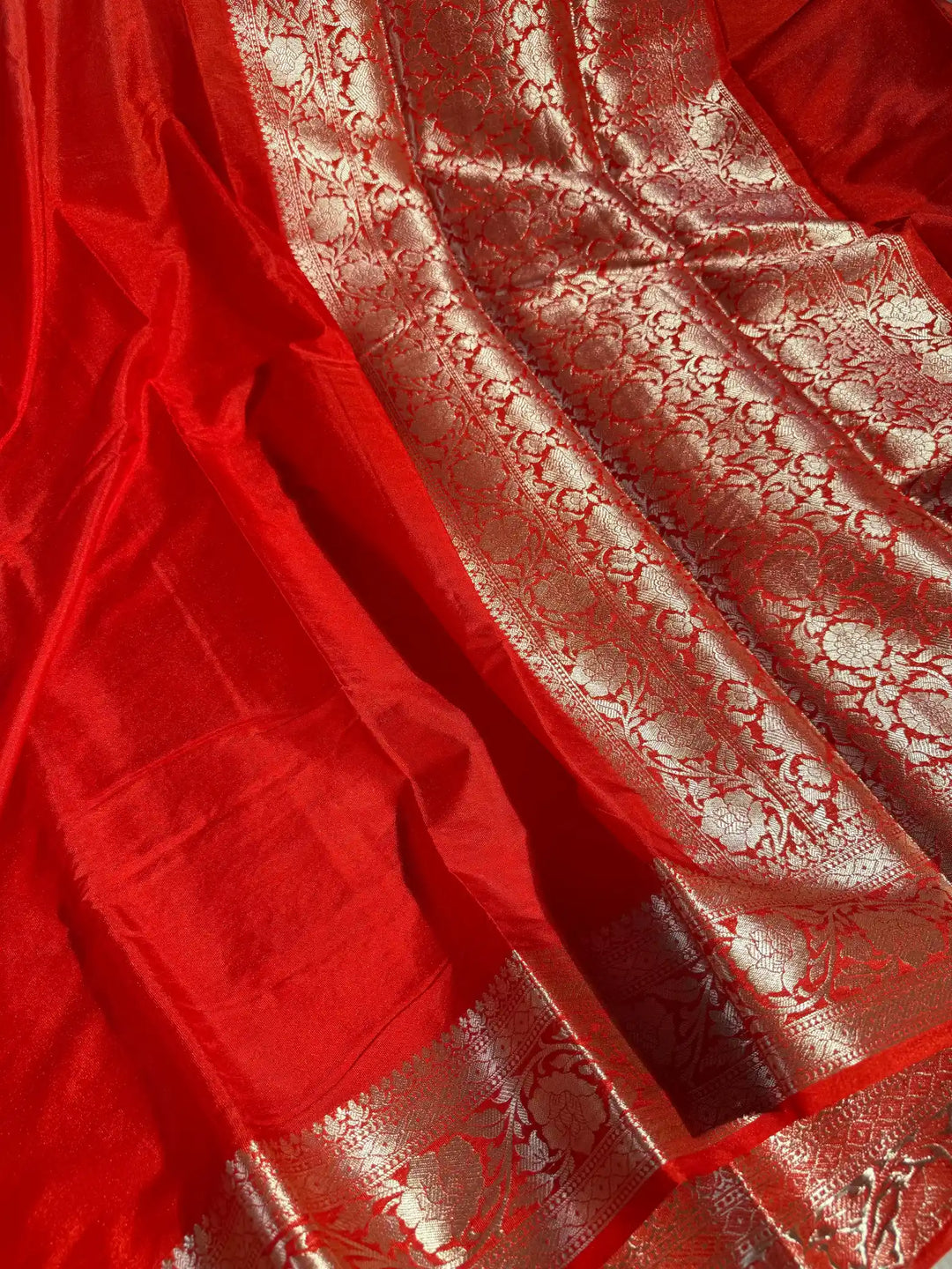 Bridal Red Chiniya Silk Beautiful Banarasi Saree