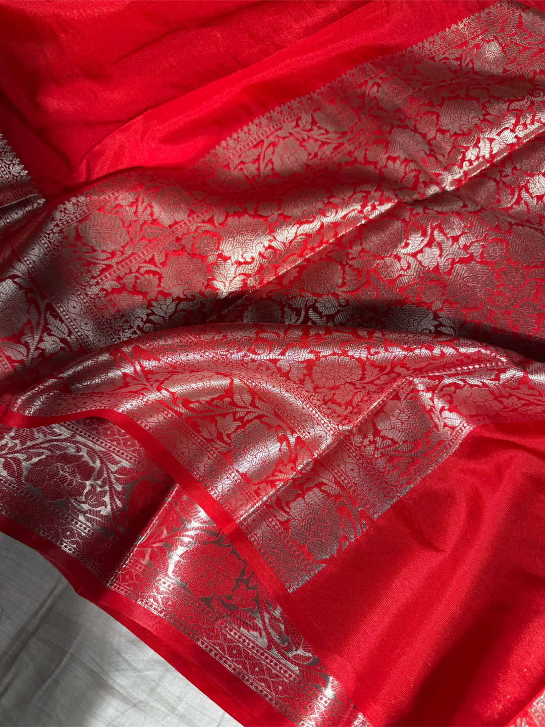 Bridal Red Chiniya Silk Beautiful Banarasi Saree