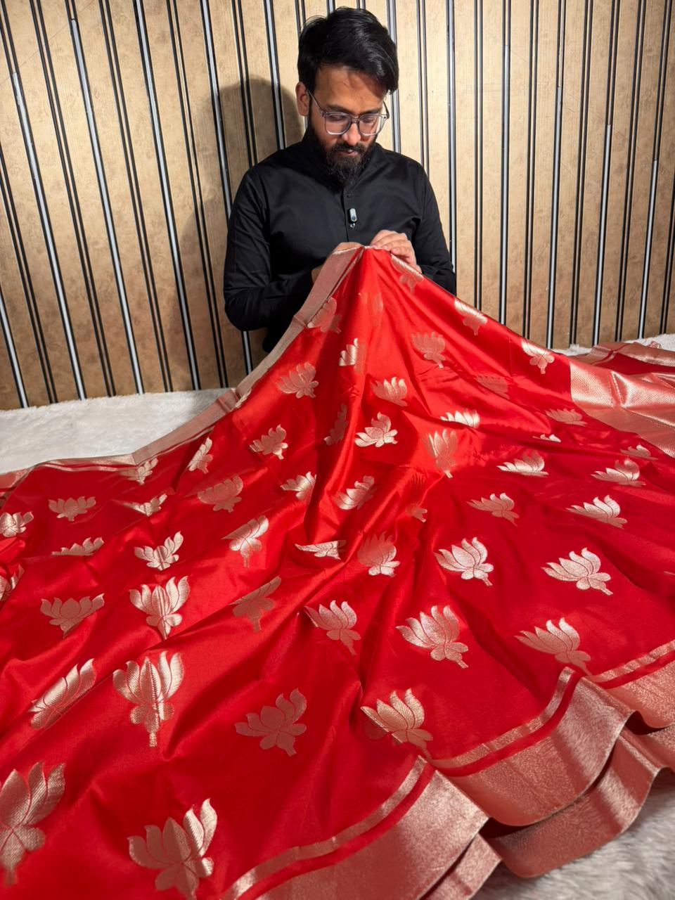 Bright Red Softsilk Lotus Floral Buta Banarasi Saree 