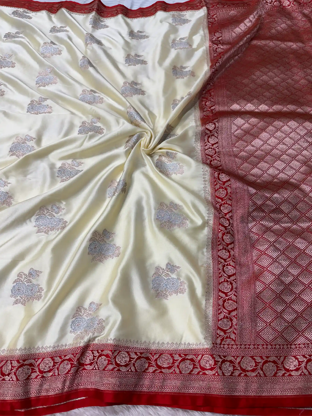 Cream Shade Mashru Katan Silk Silver Meena Buta Banarasi Saree