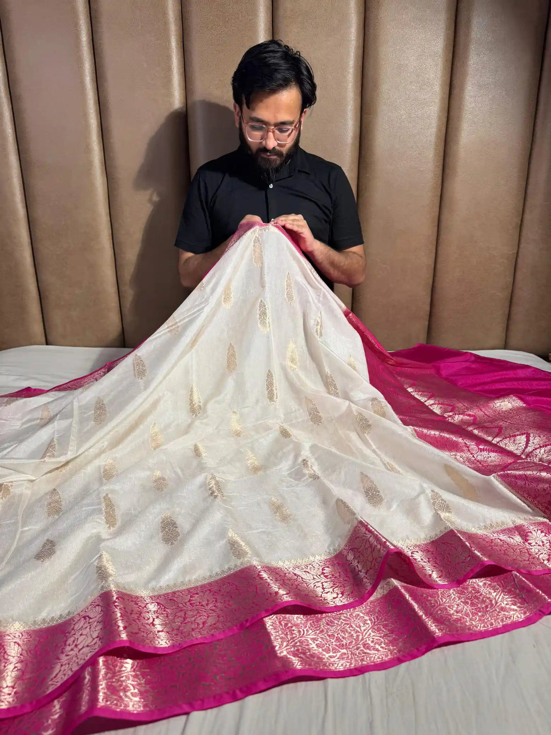 Creame Contrast Chiniya Silk Traditional Weaving Banarasi Saree