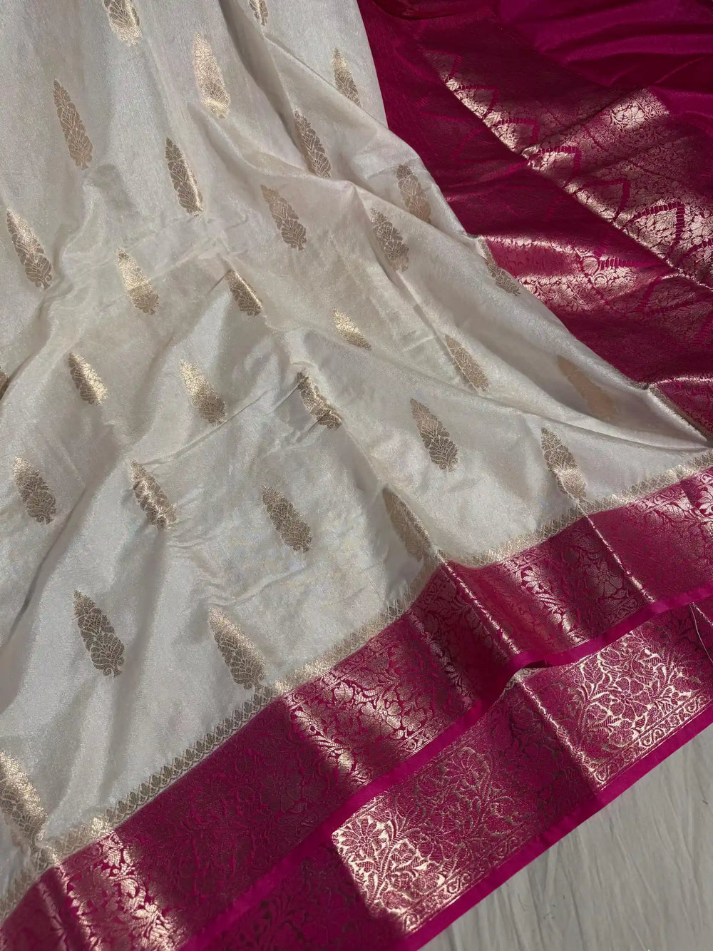 Creame Contrast Chiniya Silk Traditional Weaving Banarasi Saree