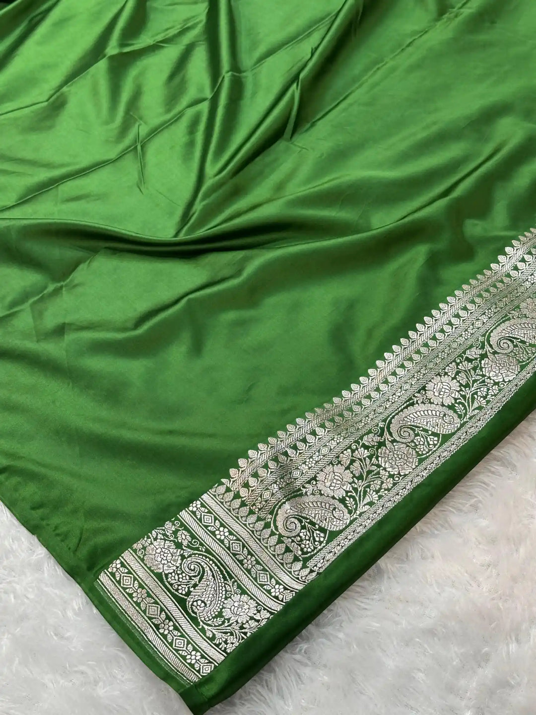Dark Green Mashru Katan Silk Intricate Floral Weave Banarasi Saree