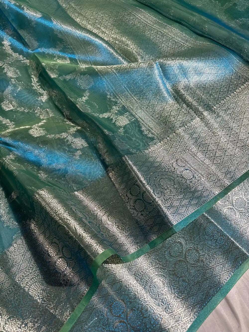 Dual Shade banarasi tissue silk saree with rich pallu and blouse