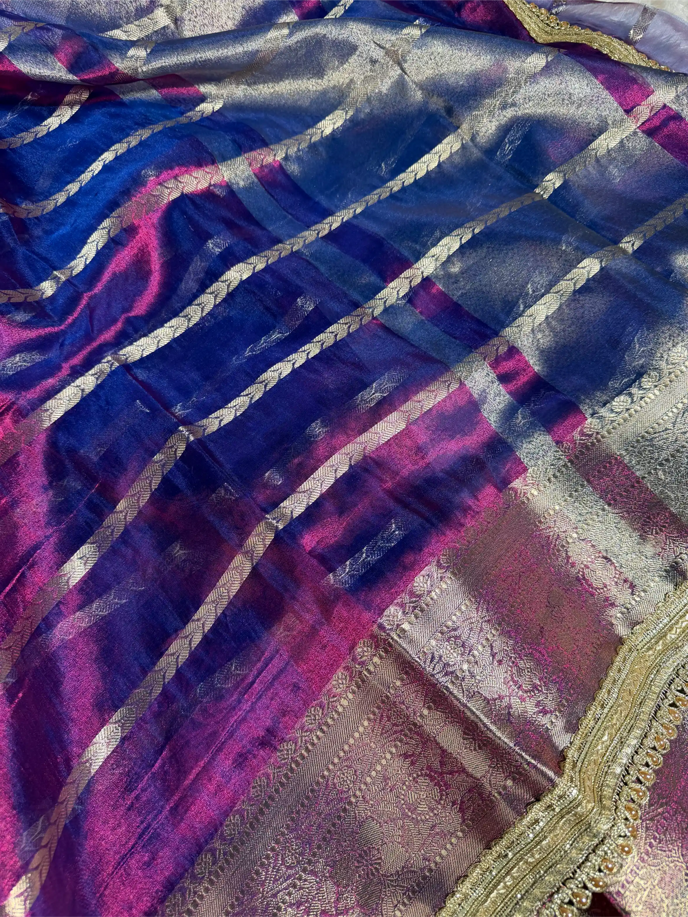 Dual Shaded Baigani Soft Tissue Silk Lace Work Banarasi Saree