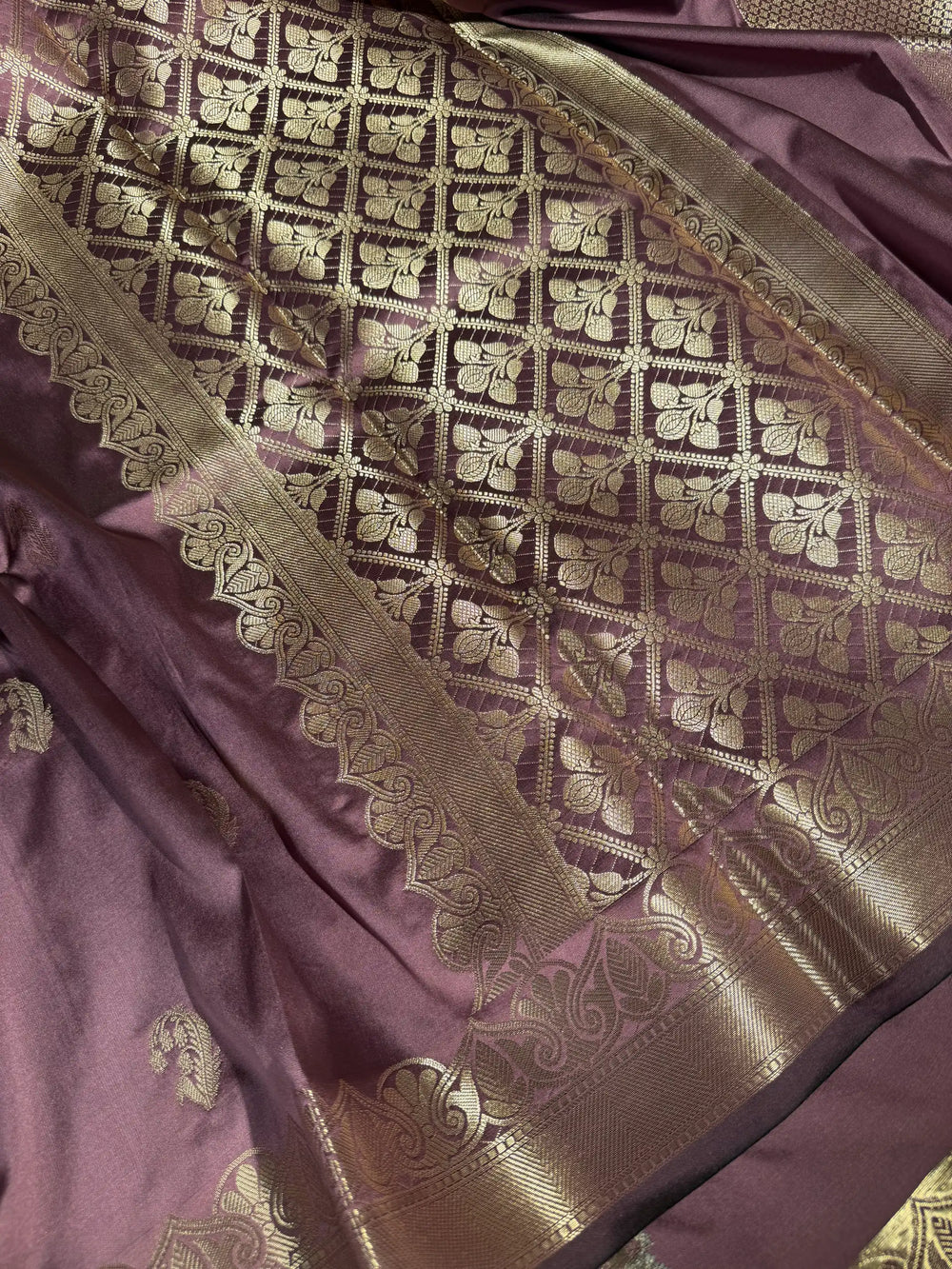 Dusty shade Traditional Weave Softsilk Banarasi Saree 