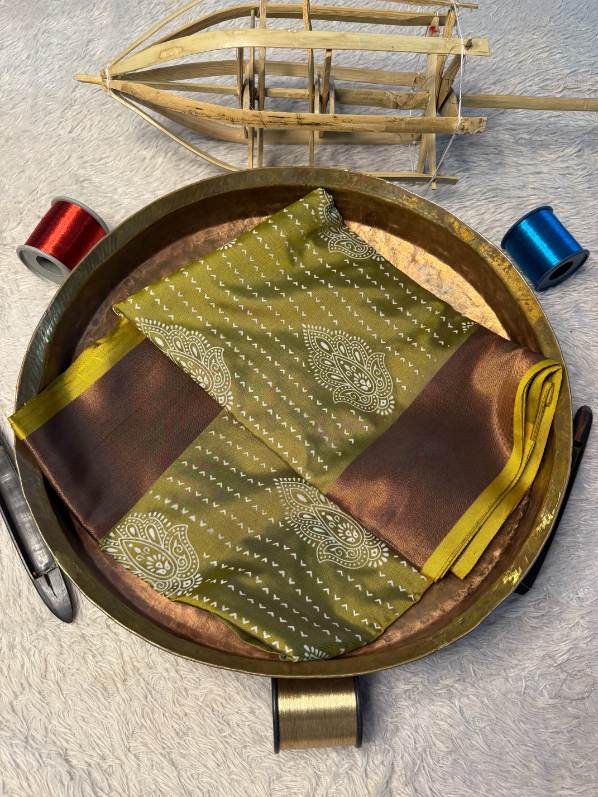 Eccentric zari weave Softsilk Banarasi Saree