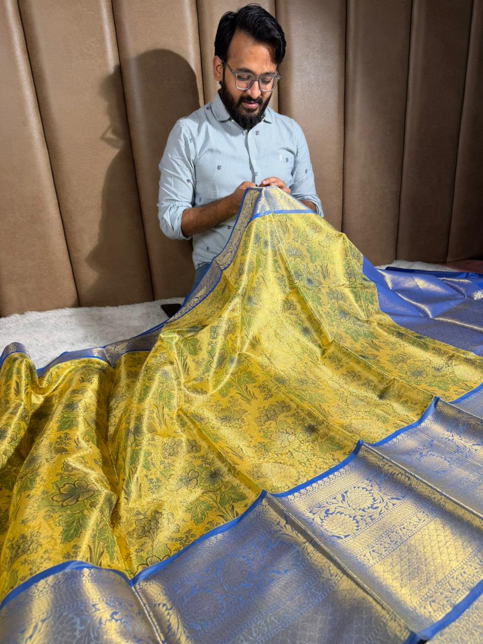 Eccentric Softsilk Kanjivaram Floral Print Saree