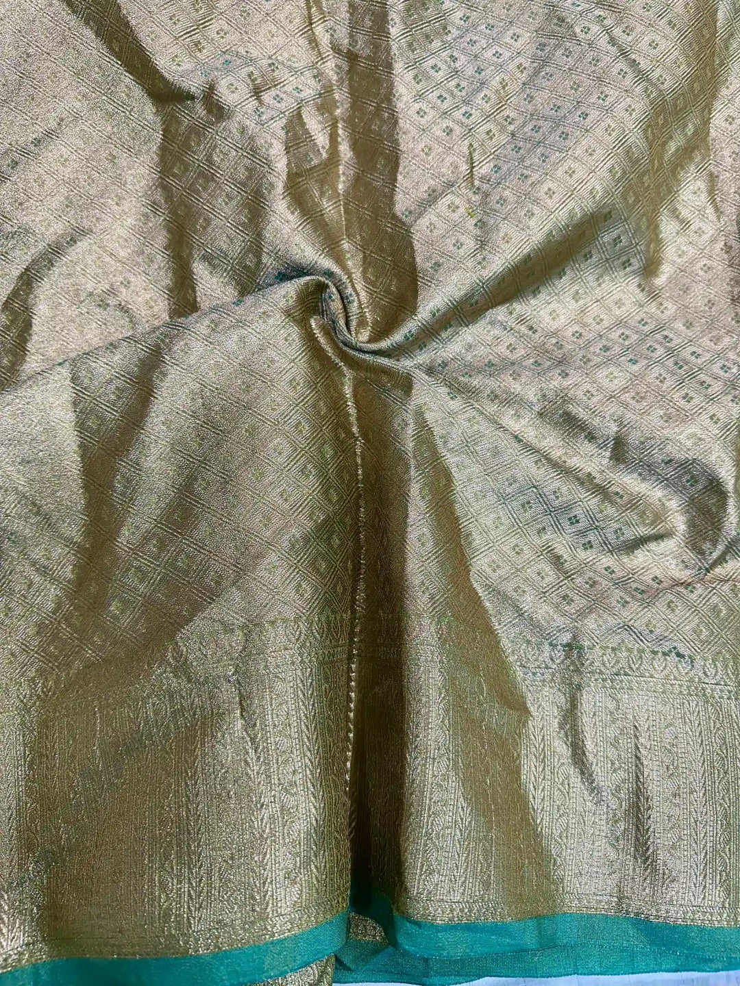 Electric Sea Green Crush Tissue Silk Scallop Banarasi Saree