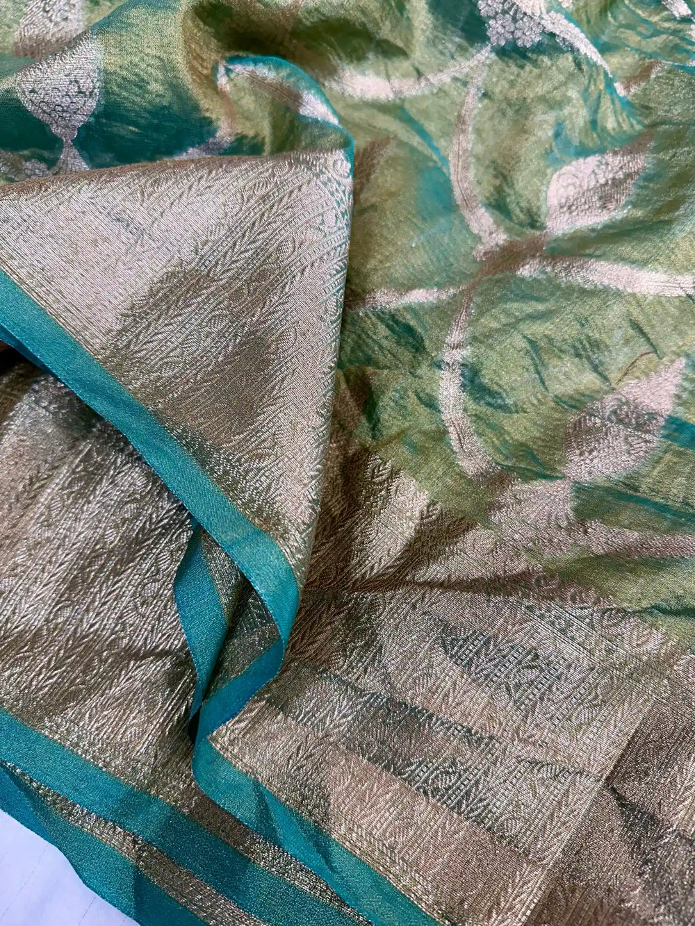 Electric Sea Green Crush Tissue Silk Scallop Banarasi Saree