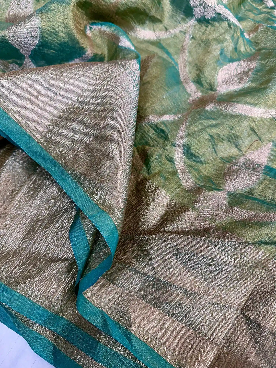 Electric Sea Green Crush Tissue Silk Scallop Banarasi Saree