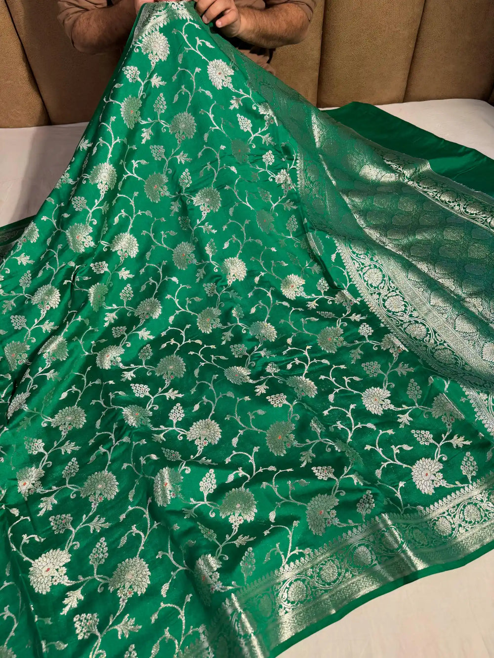 Emerald Green Intricate Meenakari Chiniya Silk Banarasi Saree