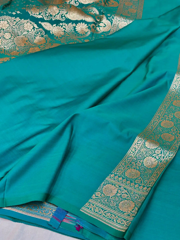 Emerald Green Satin Silk Saree with Rich Texture Design and Classical Pallu