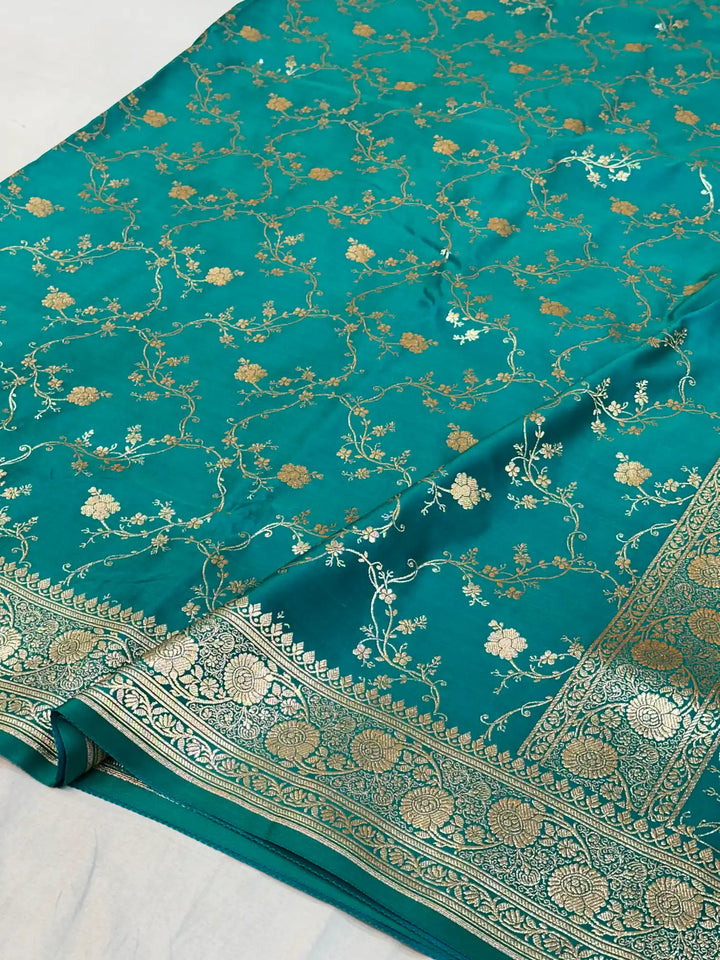 Emerald Green Satin Silk Saree with Rich Texture Design and Classical Pallu