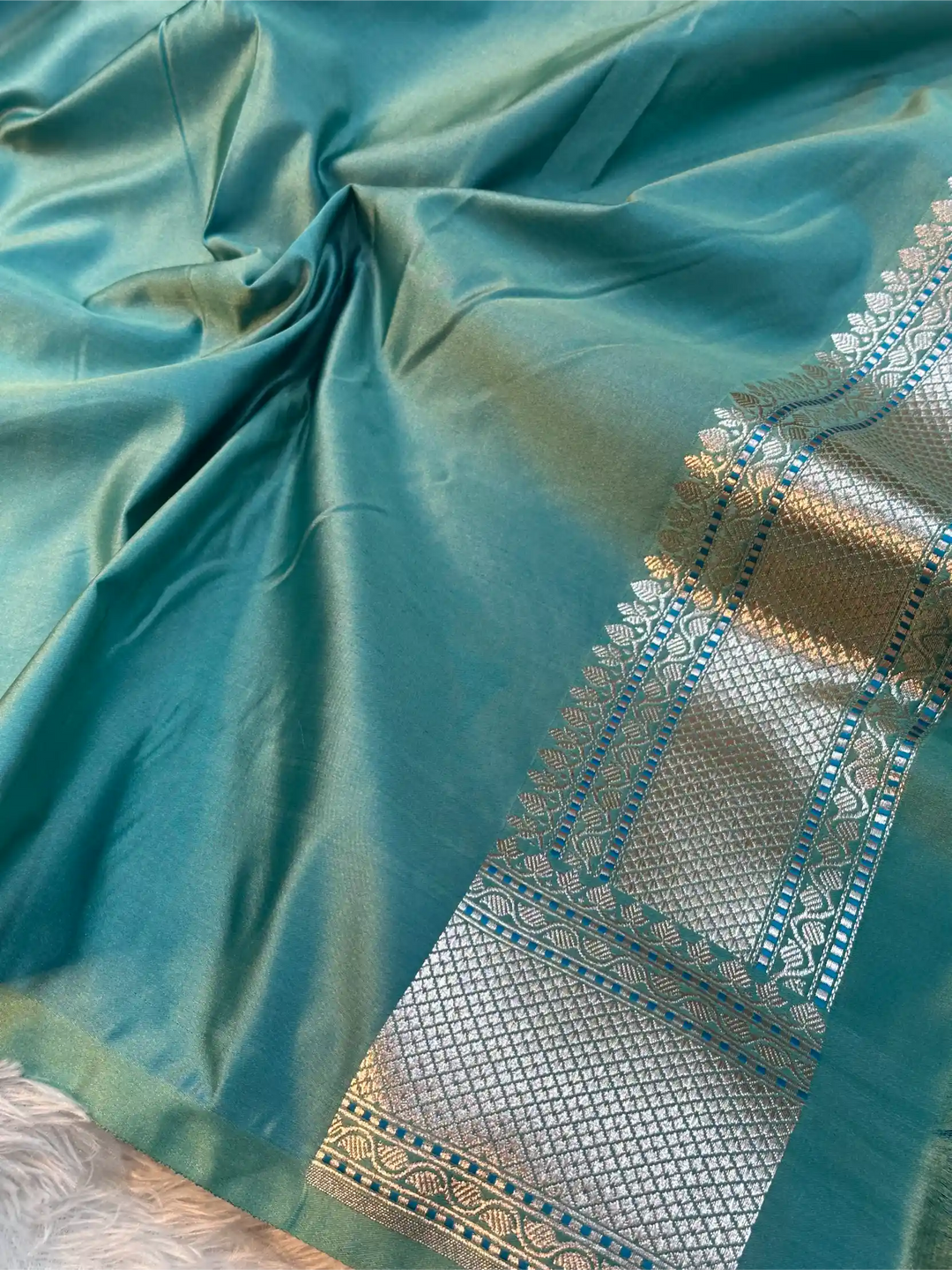 Firozi Blue Intricate Mashru Katan Silk Tanchoi Banarasi Saree