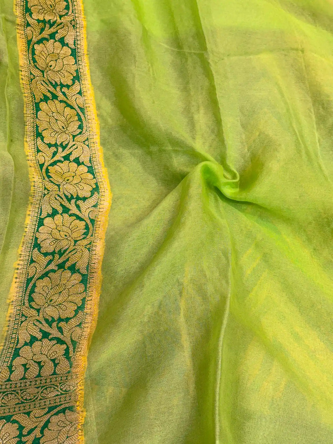 Green Rangkat Handbrush Dyed Zig Zag Chiffon Banarasi Saree