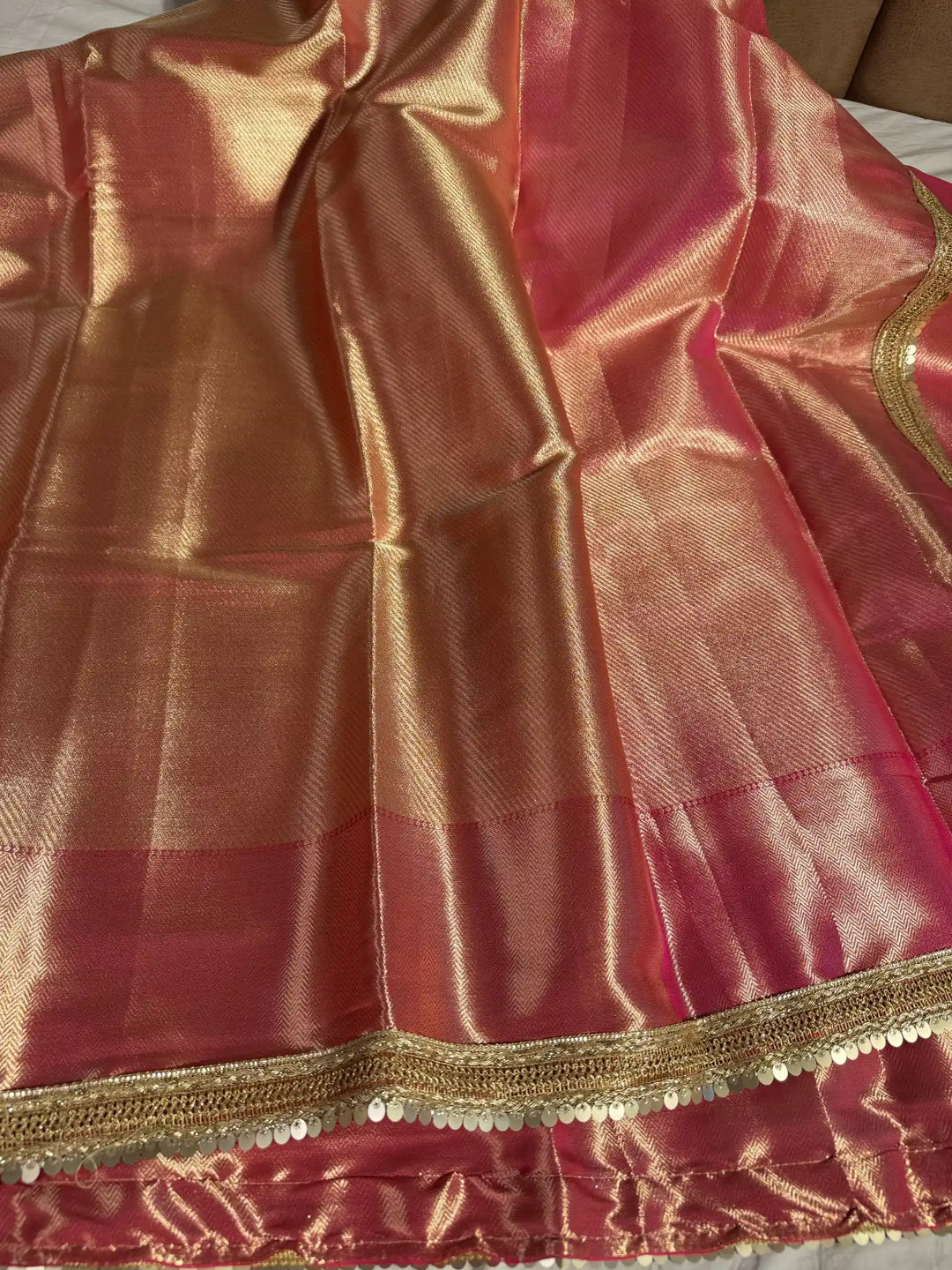 Heart Warming Dual Shaded Brocade Tissue Silk Banarasi Saree with Jacquard Lace Work