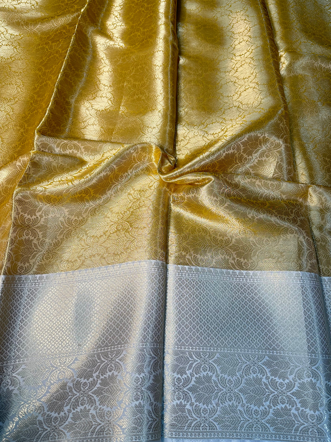 Traditional Soft tissue silk Exclusive Banarasi Saree