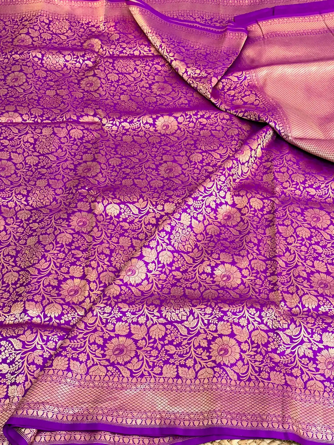 Intricate Majenta Pure Katan Silk Banarasi Saree