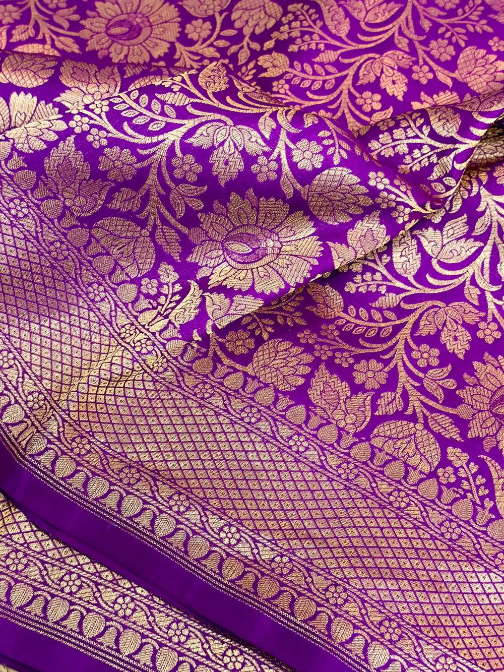 Intricate Majenta Pure Katan Silk Banarasi Saree