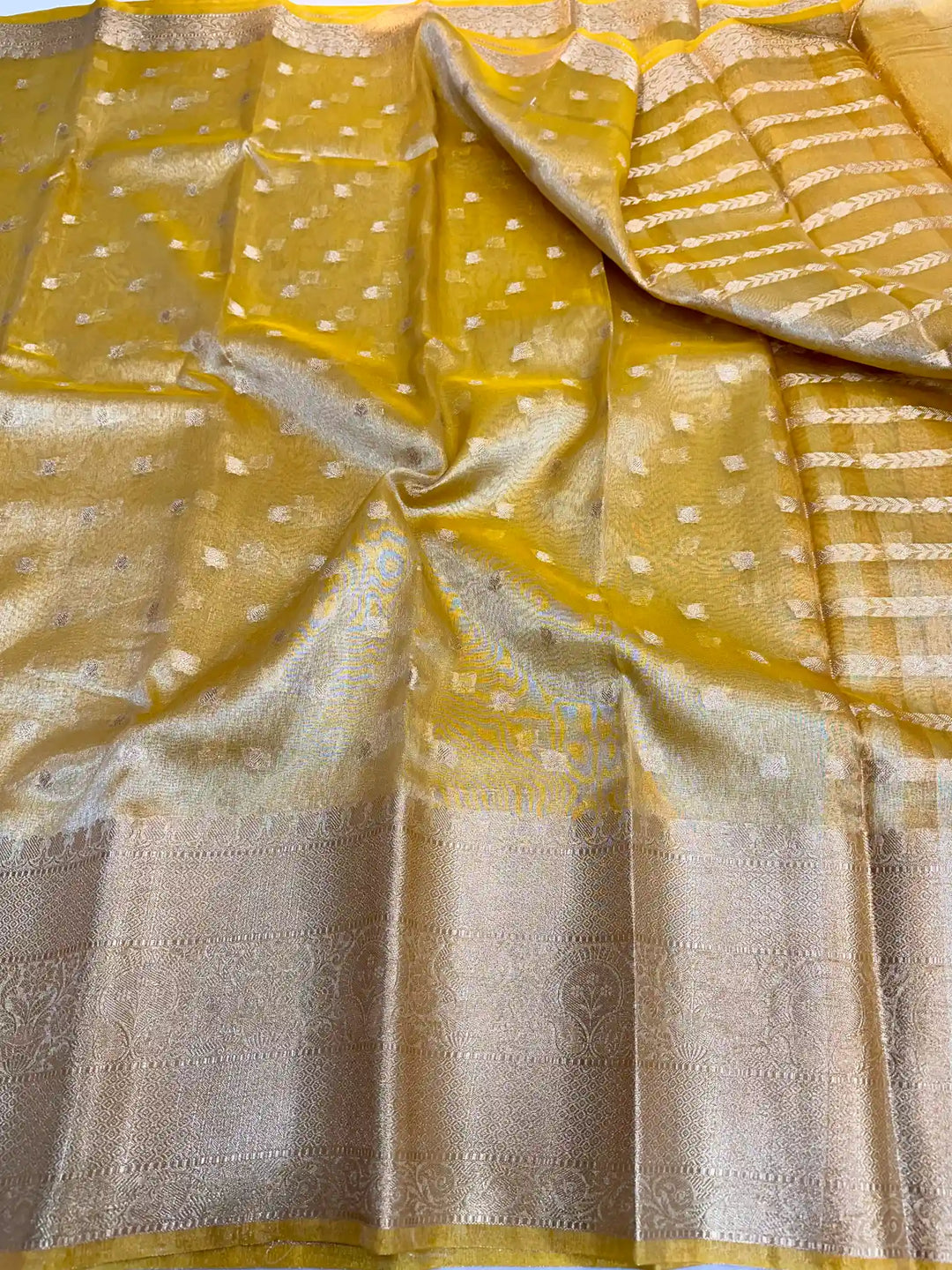 Jahnvi kapoor inspired tissue saree