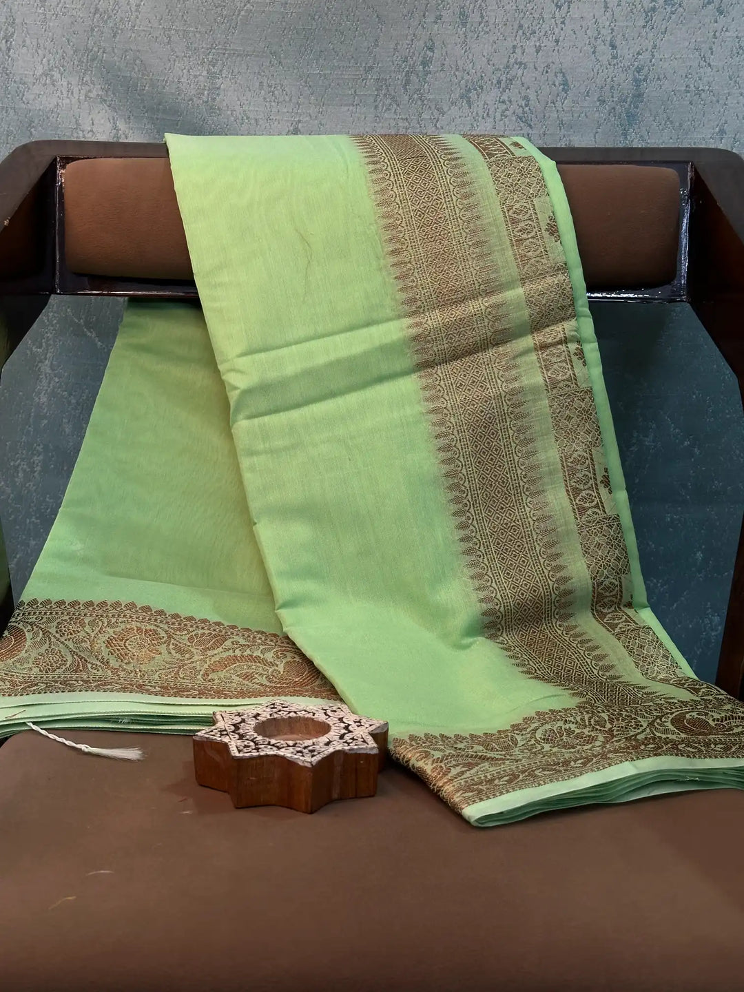 Contemporary Weave Kora Tissue Silk Banarasi Saree