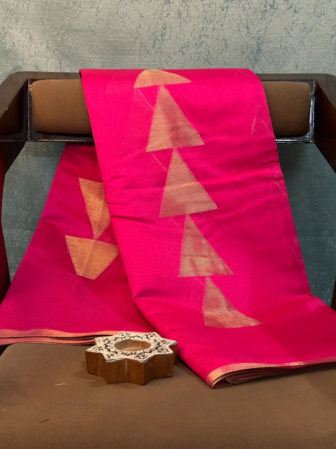 Contemporary Weave Kora Tissue Silk Banarasi Saree