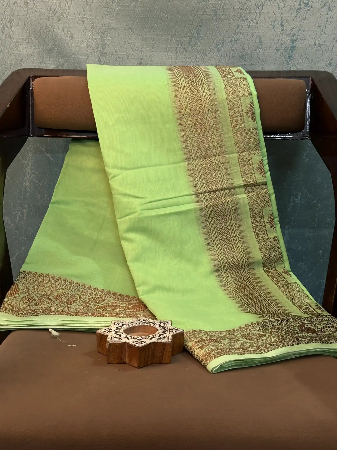 Contemporary Weave Kora Tissue Silk Banarasi Saree
