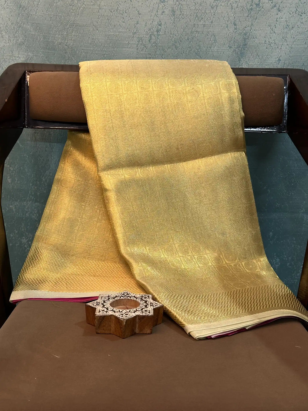 Contemporary Weave Kora Tissue Silk Banarasi Saree
