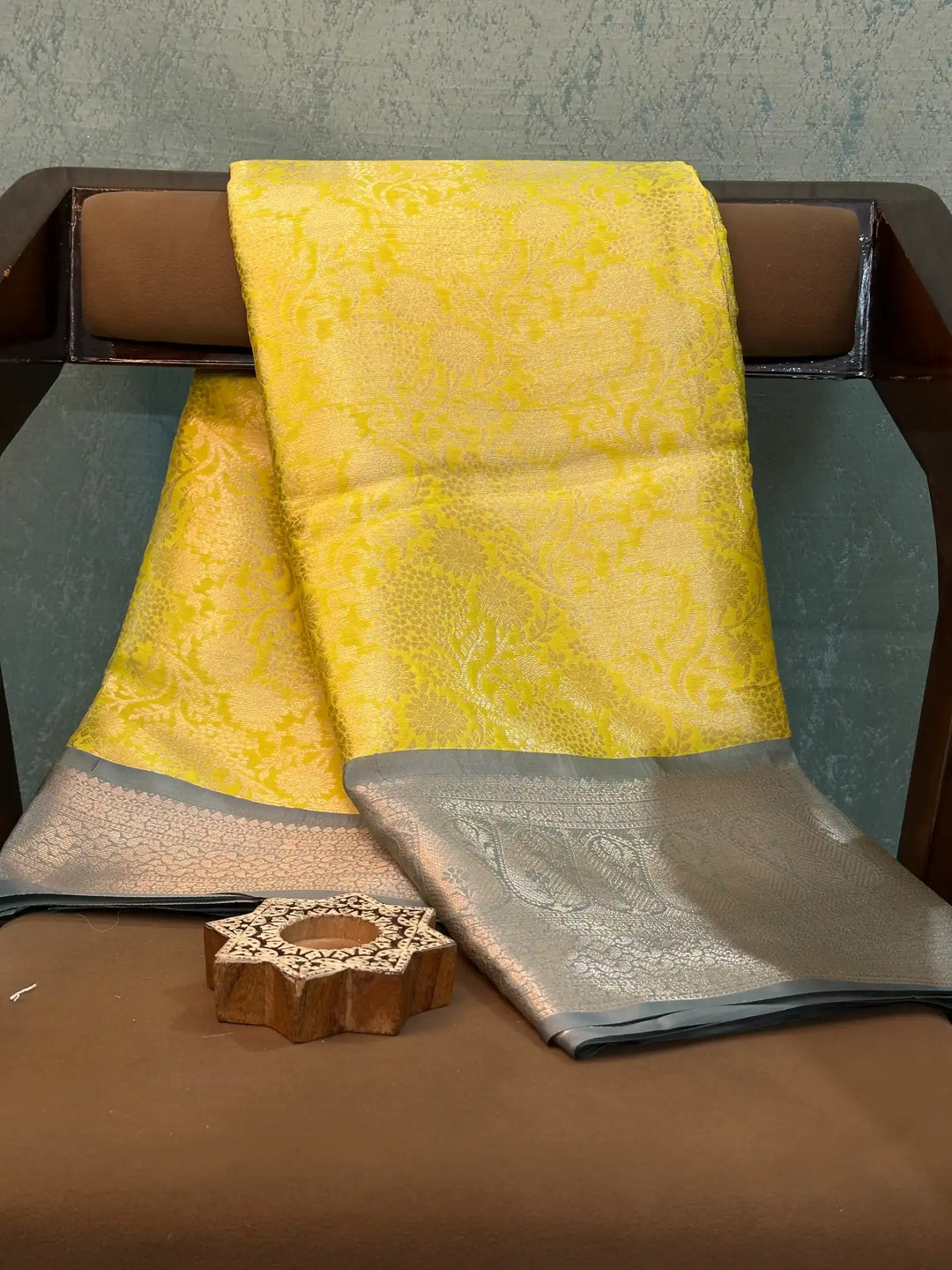 Contemporary Weave Kora Tissue Silk Banarasi Saree