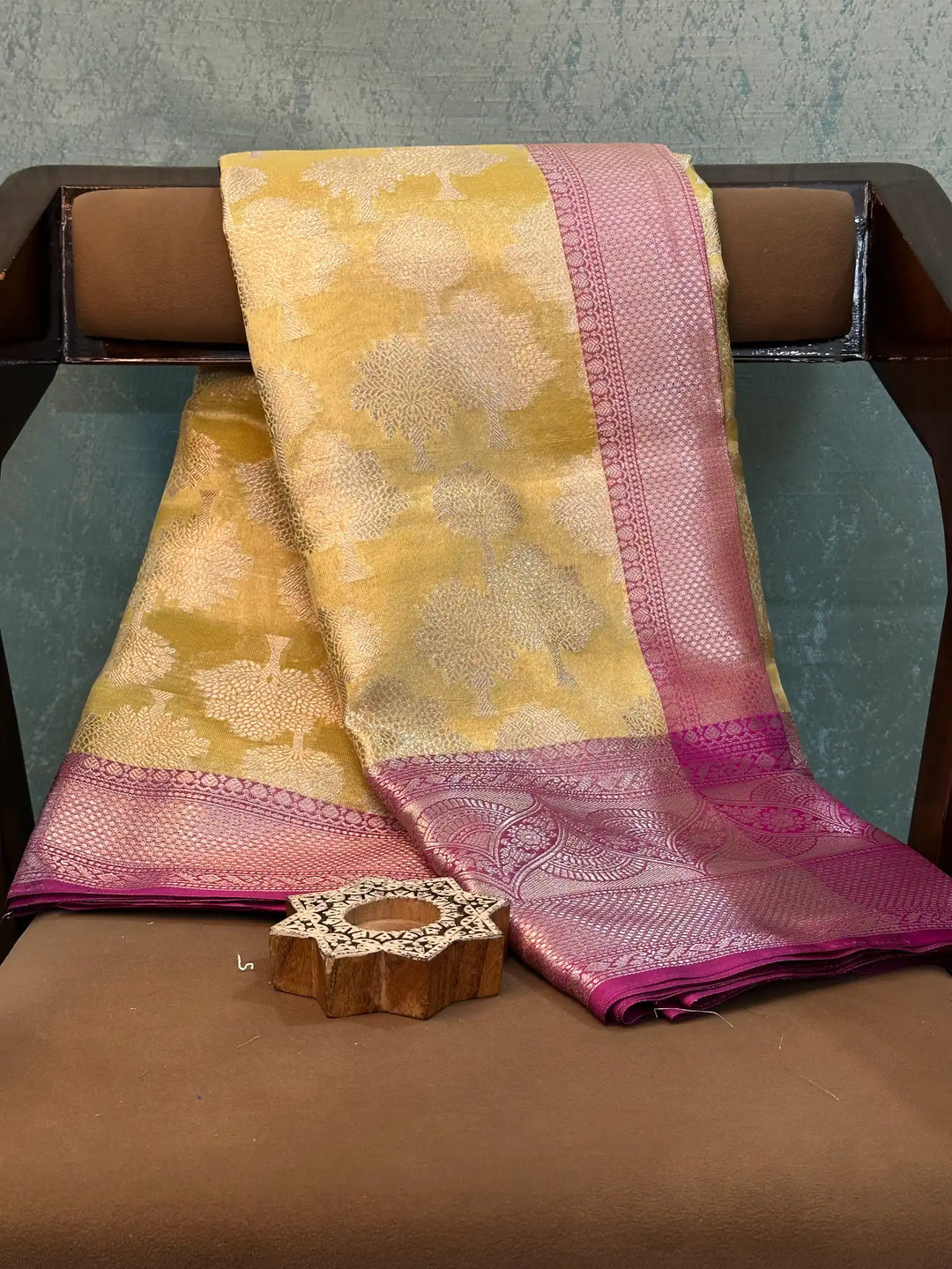 Contemporary Weave Kora Tissue Silk Banarasi Saree