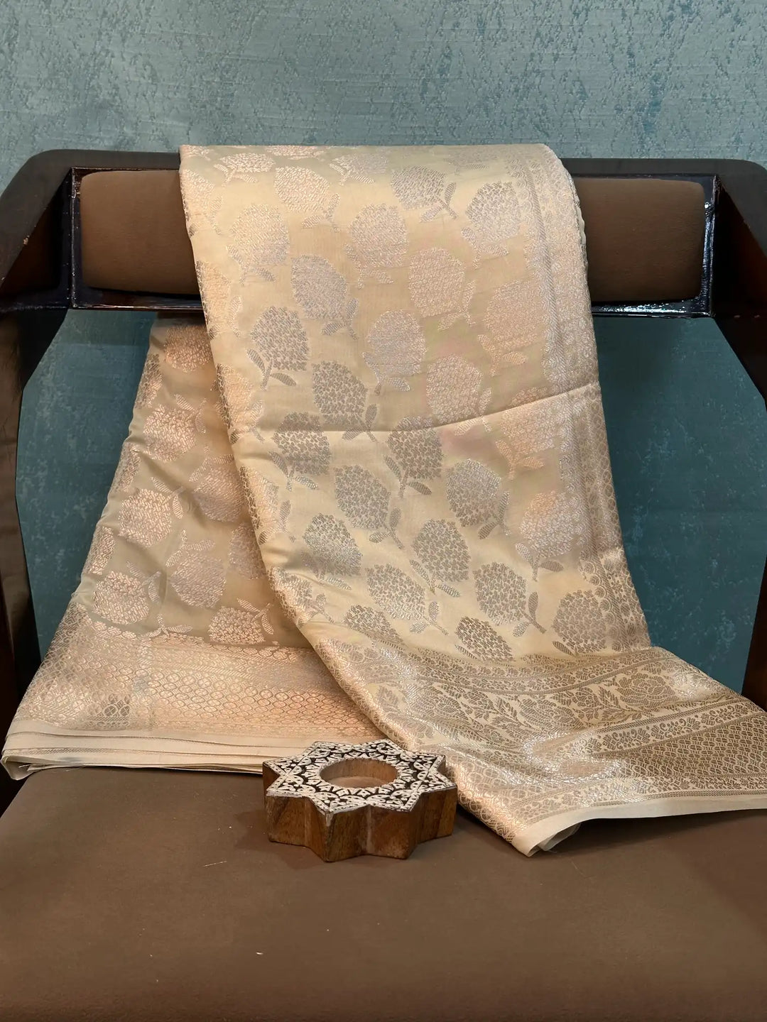 Contemporary Weave Kora Tissue Silk Banarasi Saree