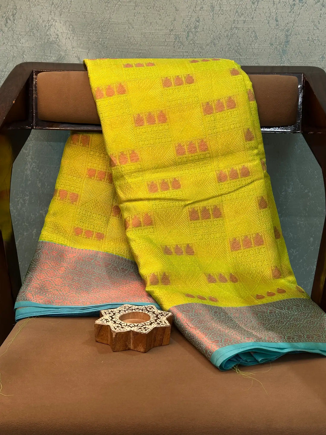 Eccentric Weave Softsilk Traditional Banarasi Saree