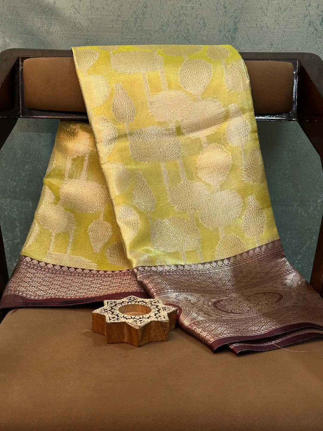 Contemporary Weave Kora Tissue Silk Banarasi Saree