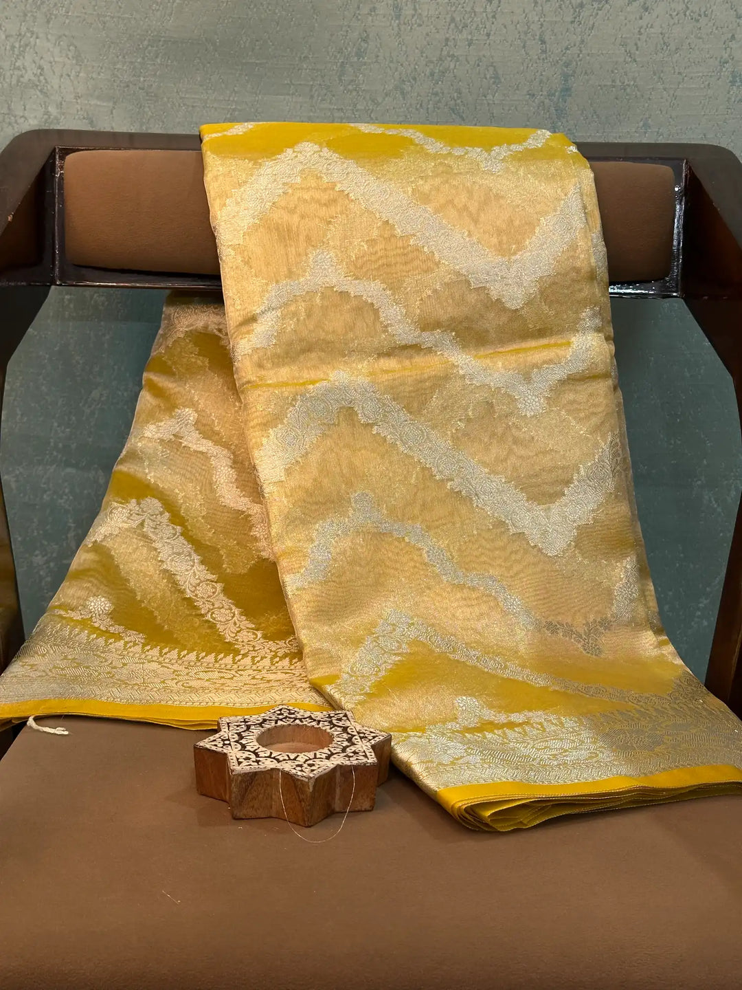 Contemporary Weave Kora Tissue Silk Banarasi Saree
