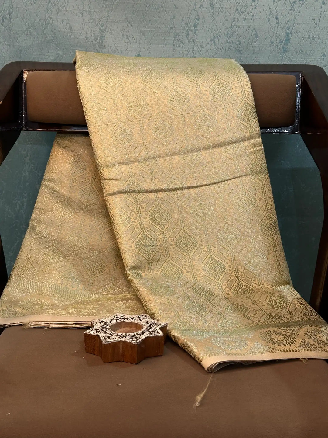 Contemporary Weave Kora Tissue Silk Banarasi Saree