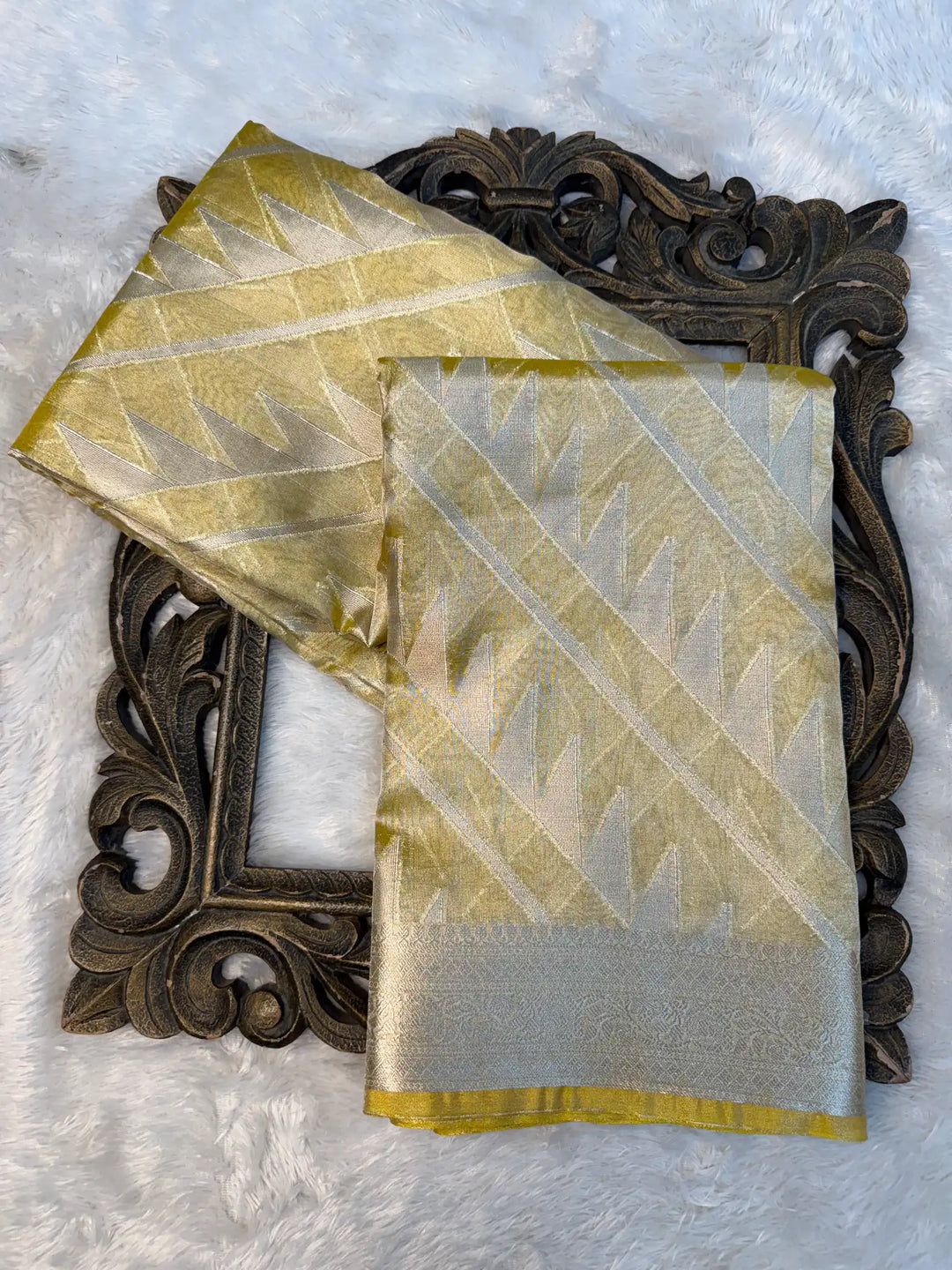 Eccentric Weave Softsilk Traditional Banarasi Saree