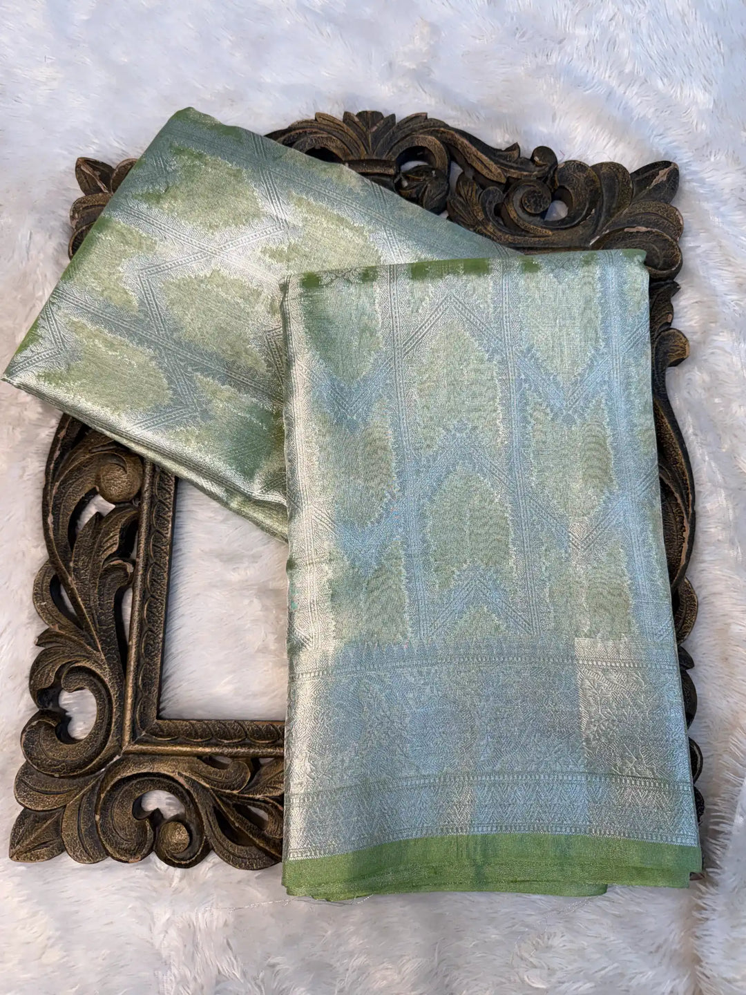 Eccentric Weave Softsilk Traditional Banarasi Saree