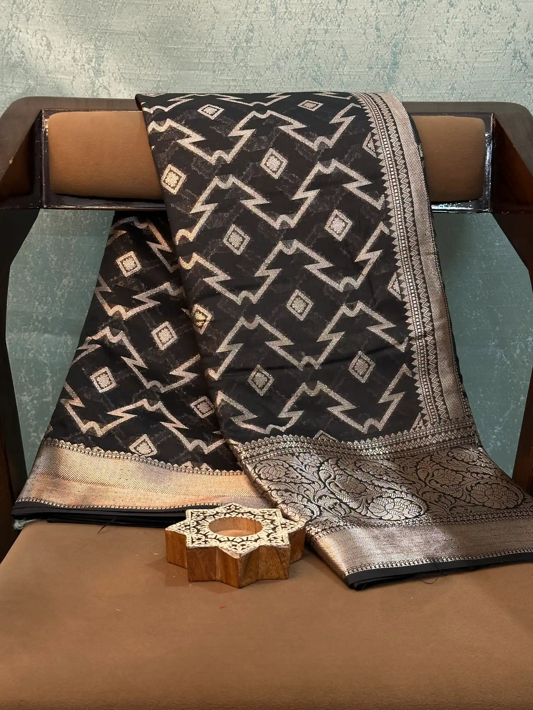 Contemporary Weave Kora Tissue Silk Banarasi Saree