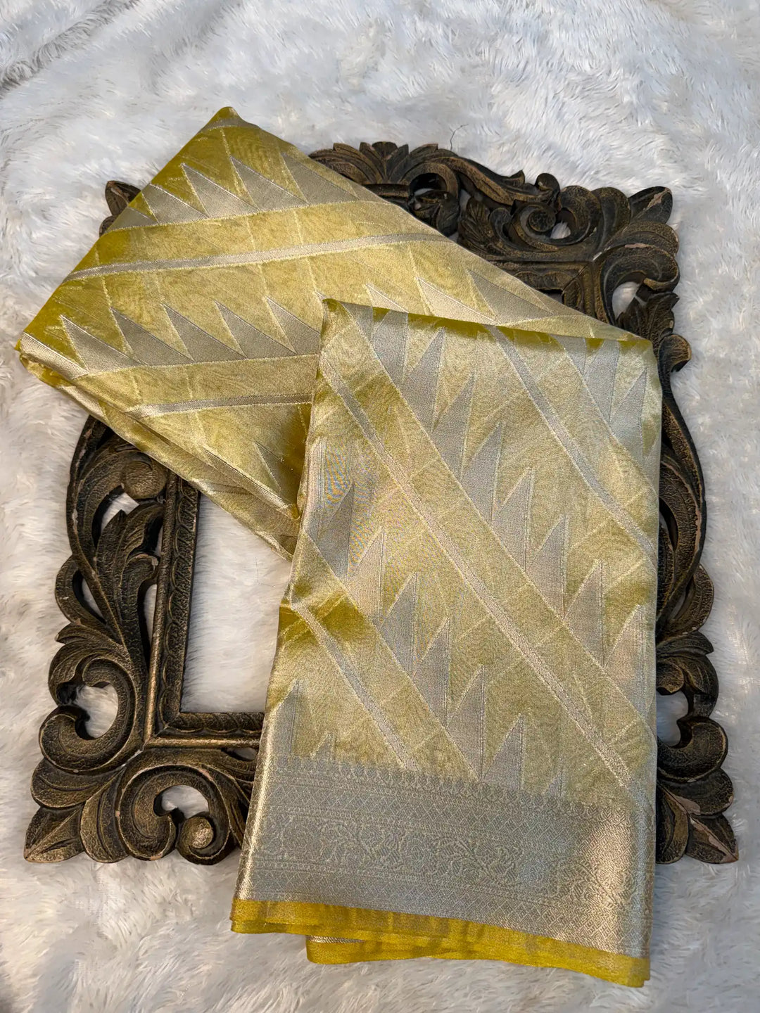 Eccentric Weave Softsilk Traditional Banarasi Saree