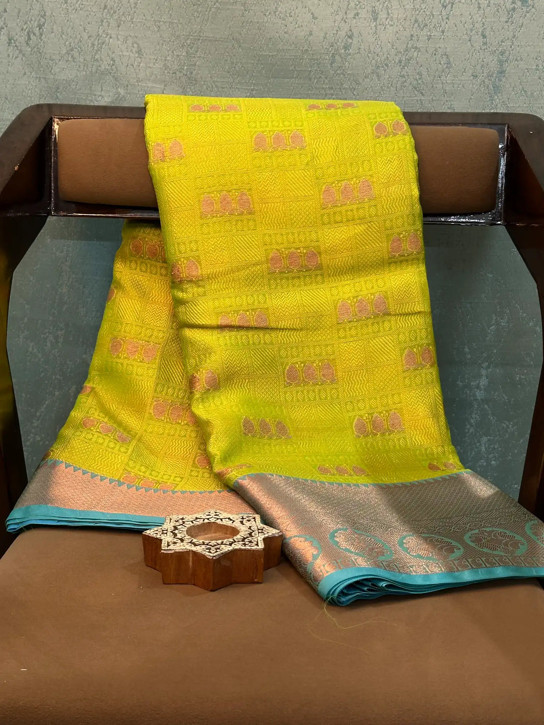 Contemporary Weave Kora Tissue Silk Banarasi Saree