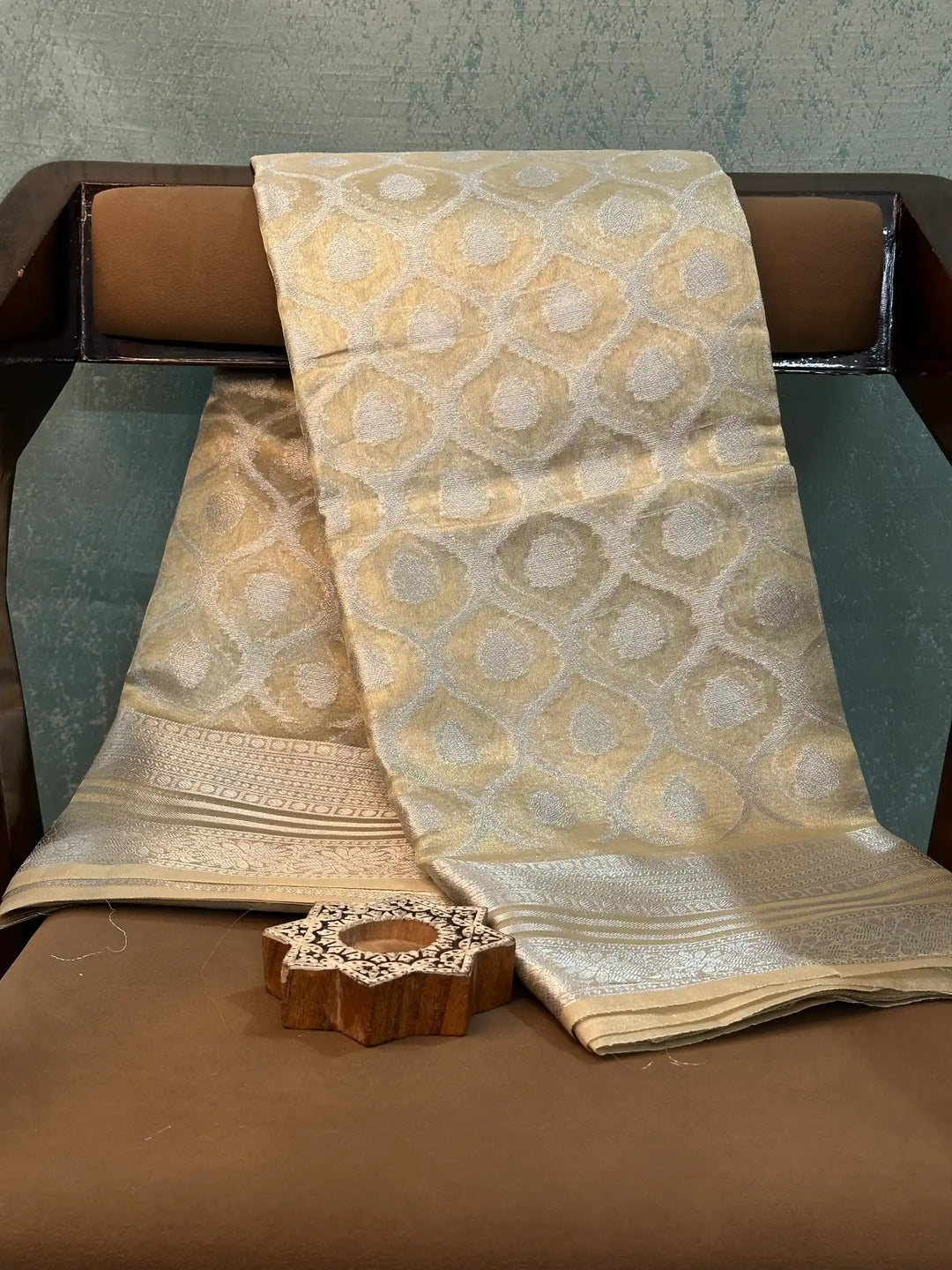 Contemporary Weave Kora Tissue Silk Banarasi Saree