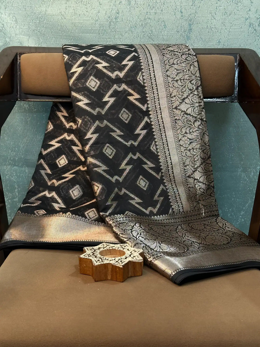 Eccentric Weave Softsilk Traditional Banarasi Saree