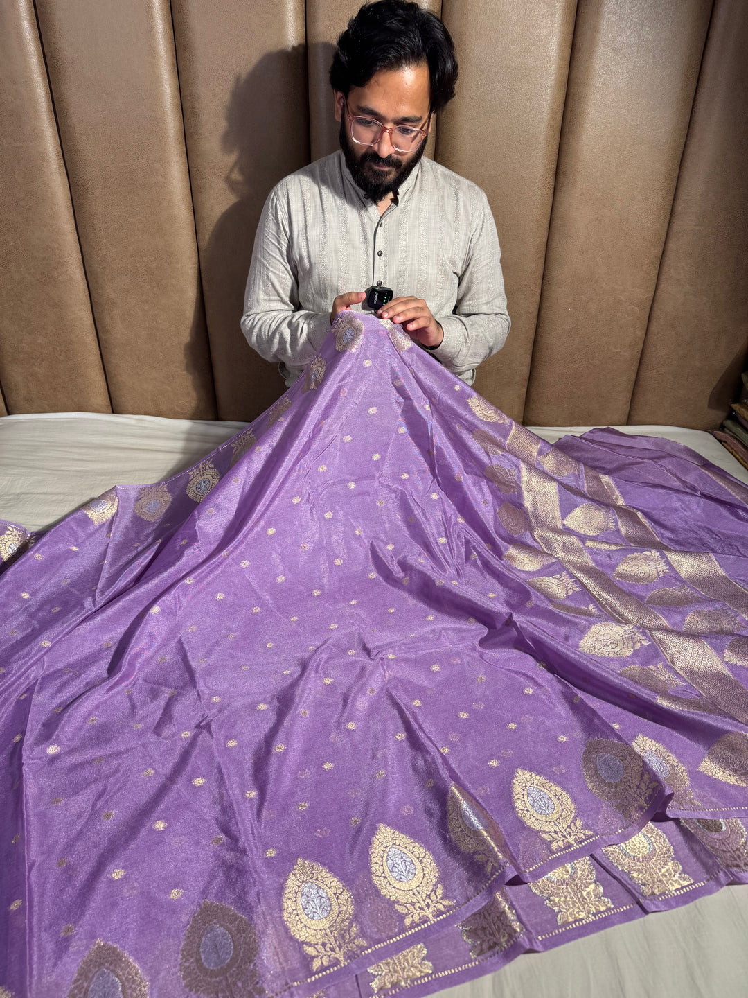 Lavender Shade Chiniya Silk Intricate Buti Weave Banarasi Saree